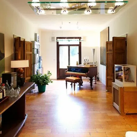 Bastia Sleeps 13 Villa Rovolon