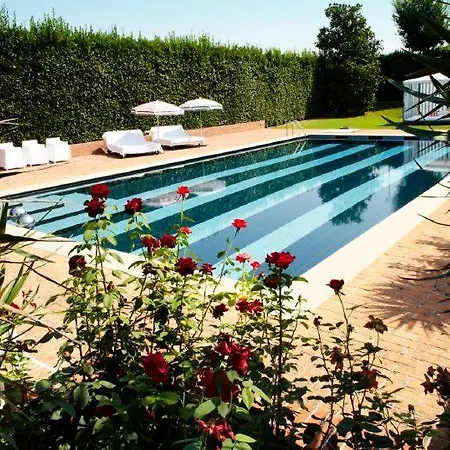 Villa Bastia Sleeps 13 *