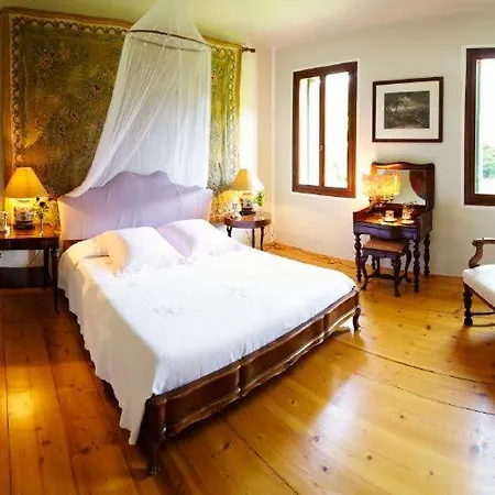 Bastia Sleeps 13 Villa
