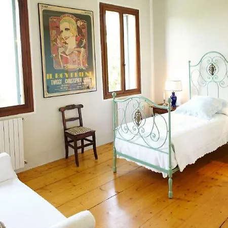 Villa Bastia Sleeps 13 *